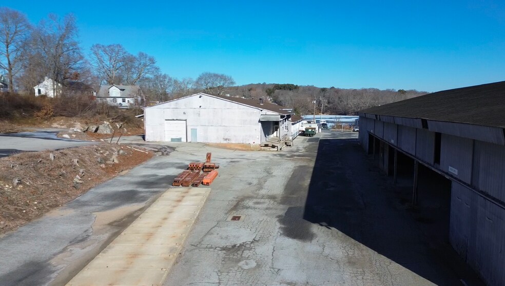 45 Richards Grove Rd, Quaker Hill, CT à vendre - Photo de l’immeuble – Image 3 sur 26