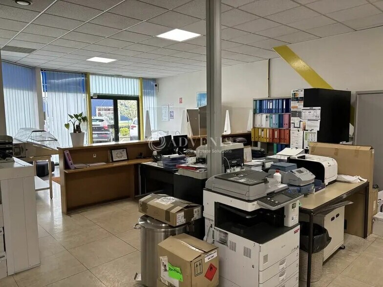 Local d’activités dans Arnage à louer - Photo de l’immeuble – Image 2 sur 3