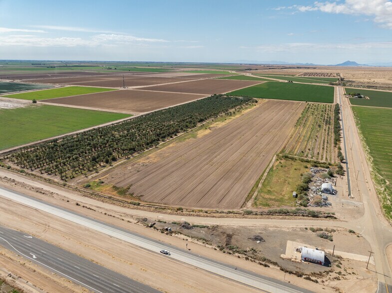 5296 Buck rd, Westmorland, CA à vendre - Aérien – Image 1 sur 15