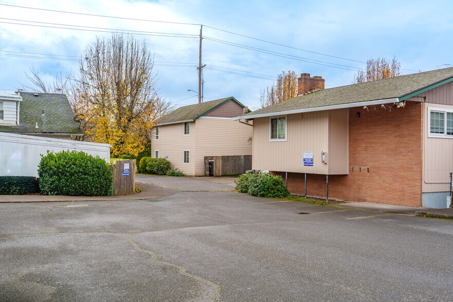 14937 SE Stark St, Portland, OR à vendre - Photo de l’immeuble – Image 3 sur 14