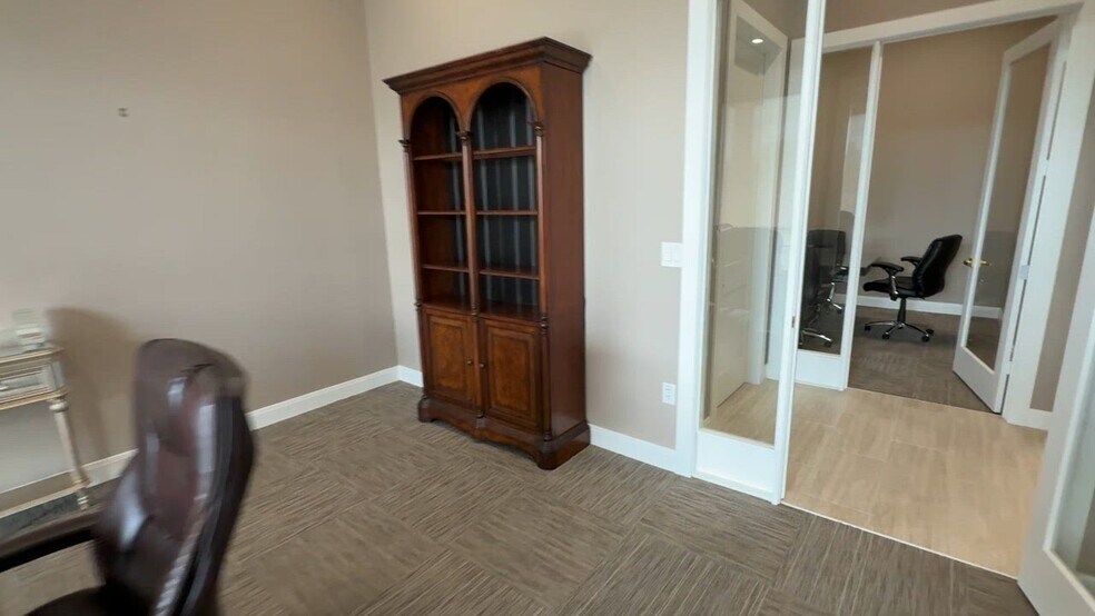 3195 Dowlen Rd, Beaumont, TX à louer - Vidéo sur l’annonce professionnelle – Image 2 sur 21