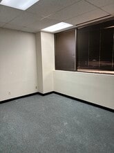 1304 W Walnut Hill Ln, Irving, TX à vendre Photo intérieure– Image 2 sur 7