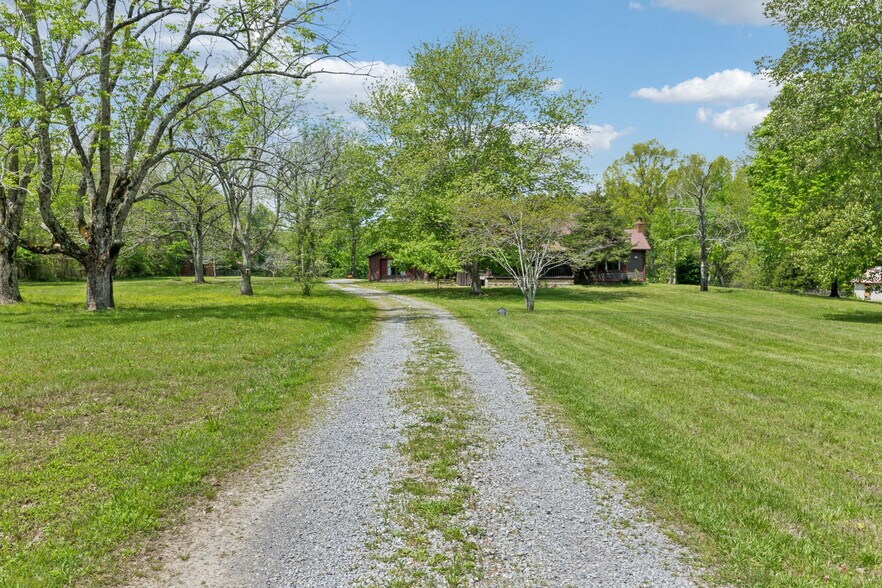 5444 E Robertson Rd, Orlinda, TN à vendre - Photo de l’immeuble – Image 2 sur 50