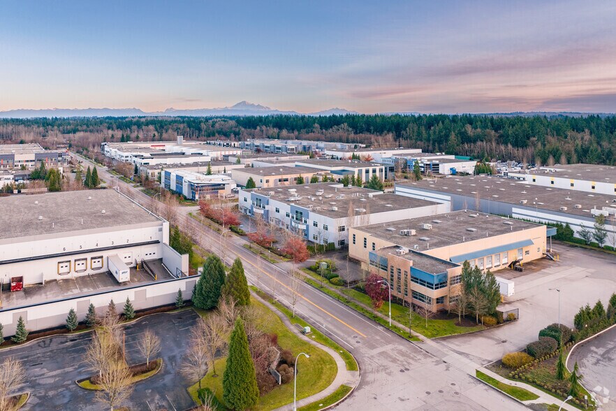 19074 22nd Ave, Surrey, BC à louer - Aérien – Image 2 sur 4