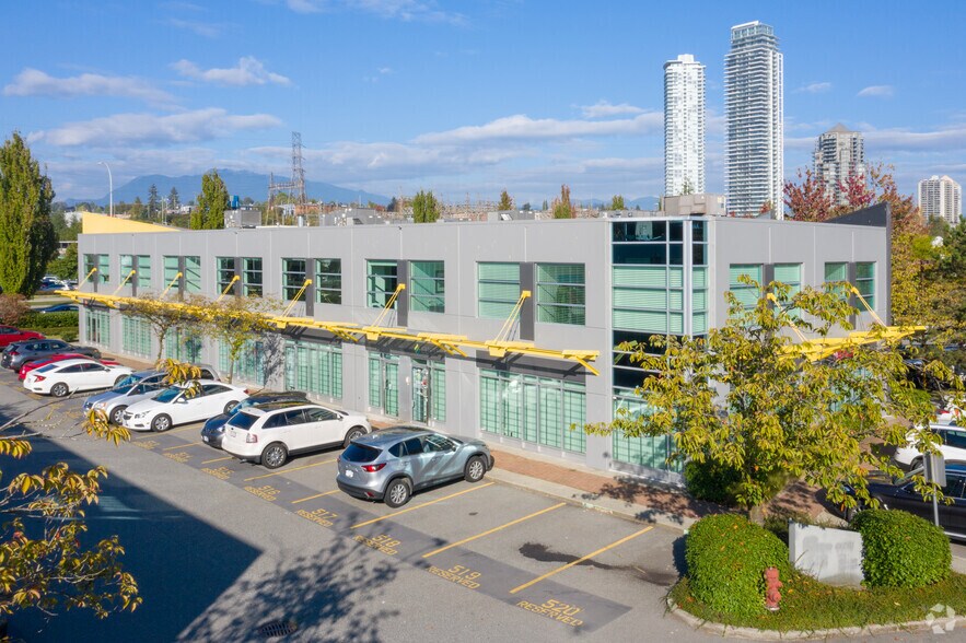 3823 Henning Dr, Burnaby, BC à louer - Photo de l’immeuble – Image 3 sur 8