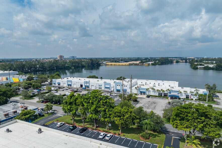 1500 NW 89th Ct, Doral, FL à vendre - Aérien – Image 2 sur 18