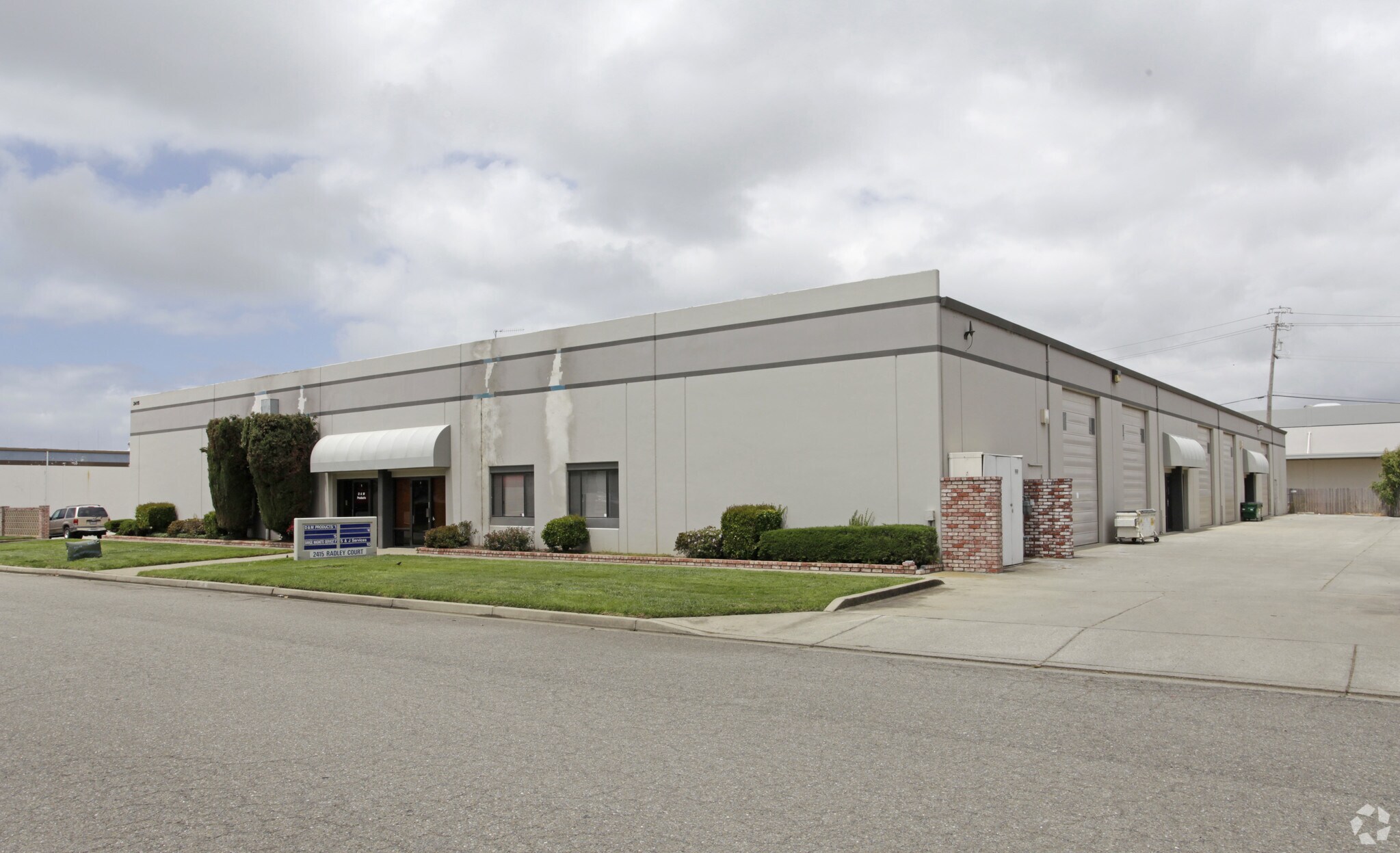 2415 Radley Ct, Hayward, CA à louer Photo de l’immeuble– Image 1 sur 5
