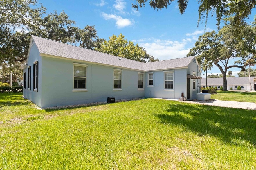 801 Magnolia St, New Smyrna Beach, FL à vendre - Photo de l’immeuble – Image 3 sur 6