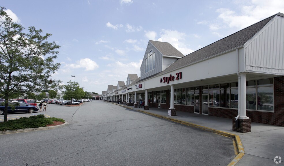 200-296 Garfield Ave, Cranston, RI à louer - Photo principale – Image 2 sur 8