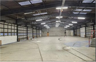 Industriel/Logistique dans Collégien à louer Photo intérieure– Image 2 sur 6