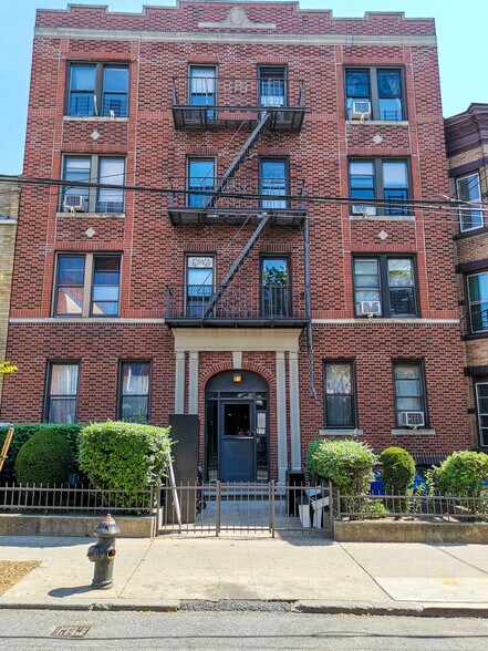 753 52nd St, Brooklyn, NY à louer - Photo de l’immeuble – Image 1 sur 3