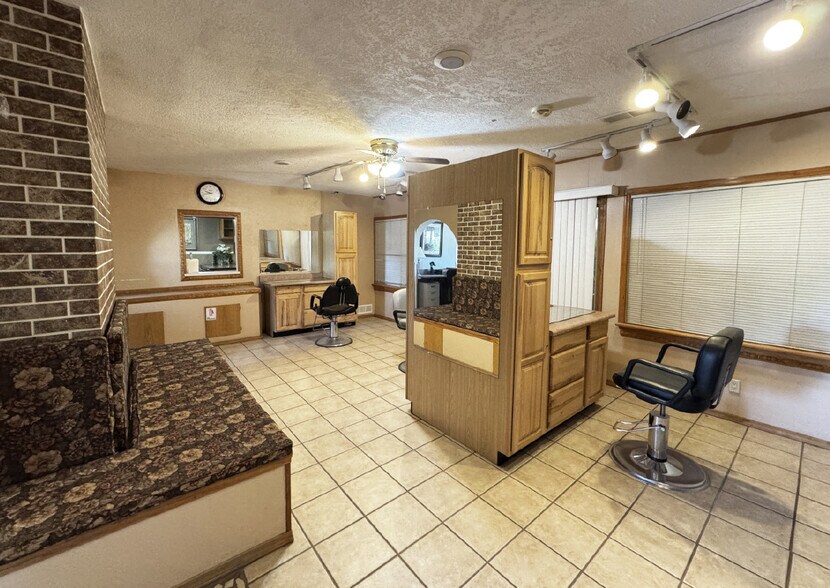 700 Montano Rd NW, Albuquerque, NM à vendre - Photo de l’immeuble – Image 3 sur 12