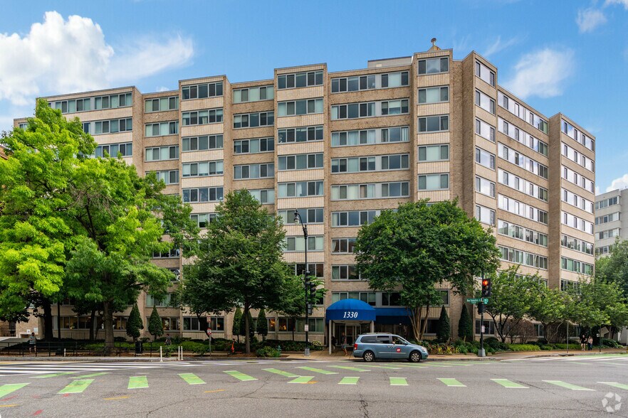1330 New Hampshire Ave NW, Washington, DC à louer - Photo de l’immeuble – Image 2 sur 10