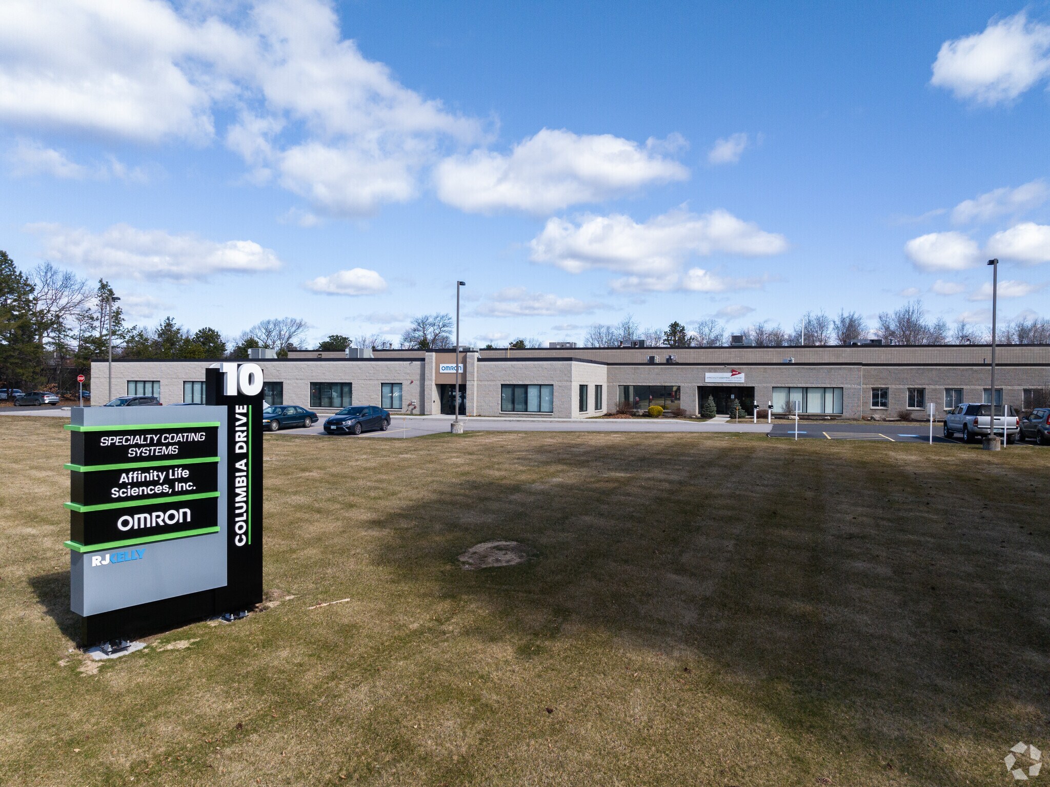 10 Columbia Dr, Amherst, NH à louer Photo principale– Image 1 sur 11
