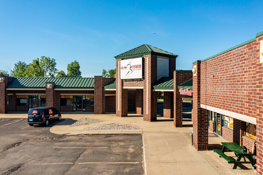 2051-2133 N Wixom Rd, Wixom, MI à louer - Photo principale – Image 2 sur 3