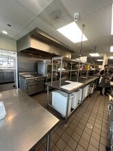 123 E Cermak Rd, Chicago, IL à louer Photo intérieure– Image 2 sur 10