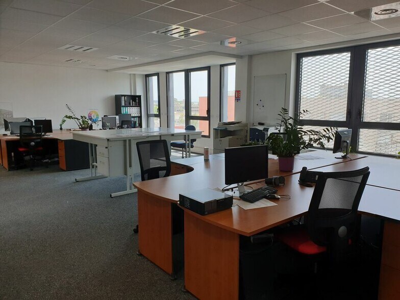 Bureau dans Vaulx-en-Velin à louer - Photo intérieure – Image 3 sur 11