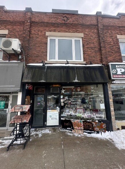 695 St Clair Ave W, Toronto, ON à louer - Photo de l’immeuble – Image 3 sur 3