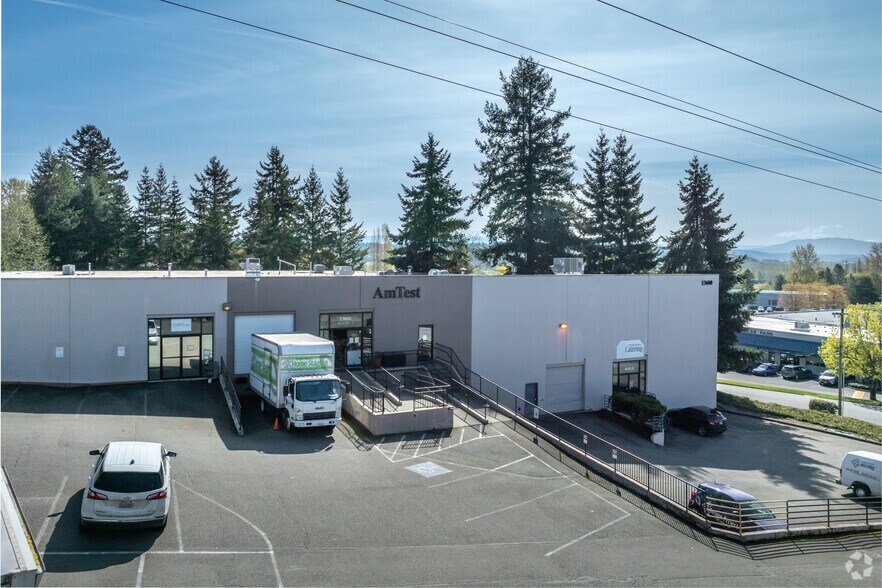 13536 NE 126th Pl, Kirkland, WA à louer - Photo de l’immeuble – Image 2 sur 5