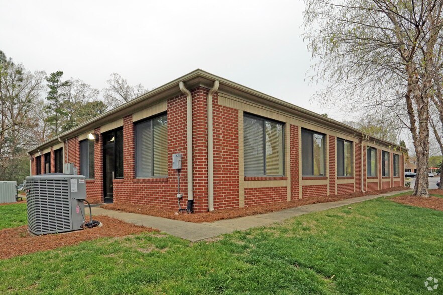 5613 Duraleigh Rd, Raleigh, NC à vendre - Photo de l’immeuble – Image 3 sur 4