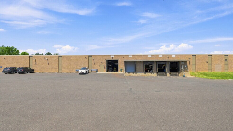 10500 Drummond Rd, Philadelphia, PA à louer - Photo de l’immeuble – Image 2 sur 28