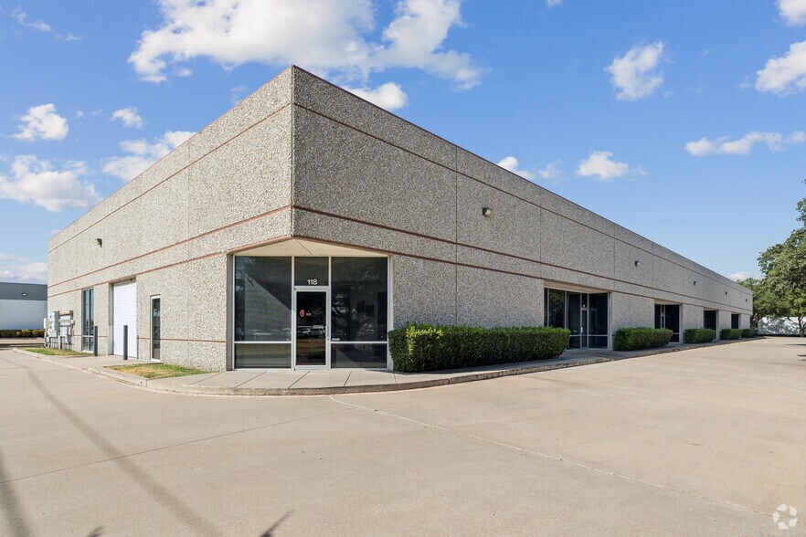2544 Tarpley Rd, Carrollton, TX à louer - Photo de l’immeuble – Image 1 sur 6