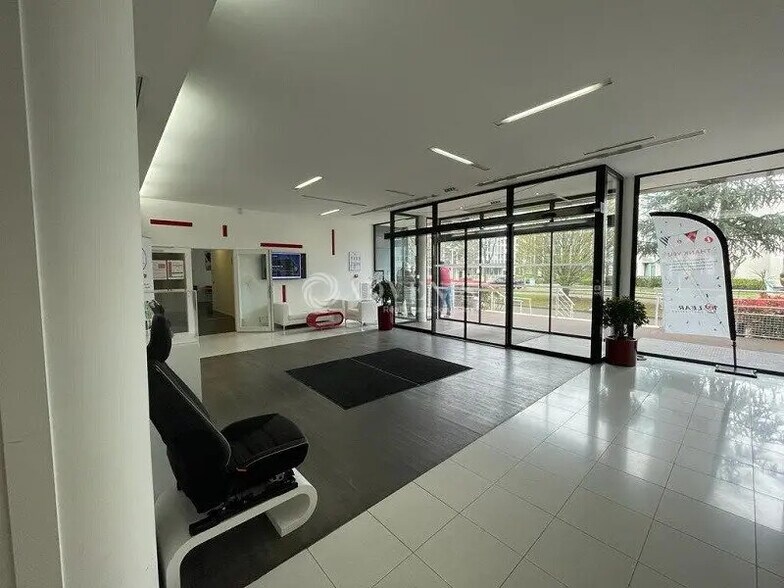 Bureau dans Vélizy-Villacoublay à louer - Hall d’entrée – Image 2 sur 6