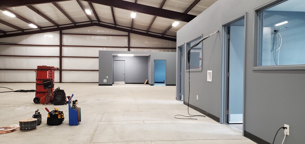 10401 E Hwy 71, Spicewood, TX à louer - Photo de l’immeuble – Image 3 sur 12