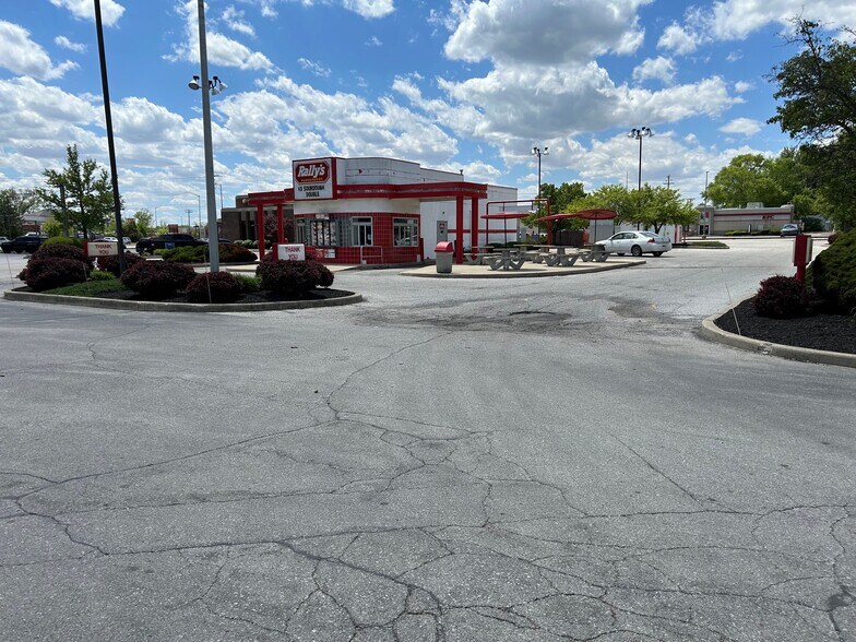 6022 W Jefferson Blvd, Fort Wayne, IN à louer - Photo de l’immeuble – Image 2 sur 9