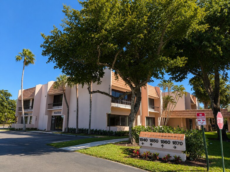 1860 Forest Hill Blvd, West Palm Beach, FL à louer - Photo de l’immeuble – Image 1 sur 26