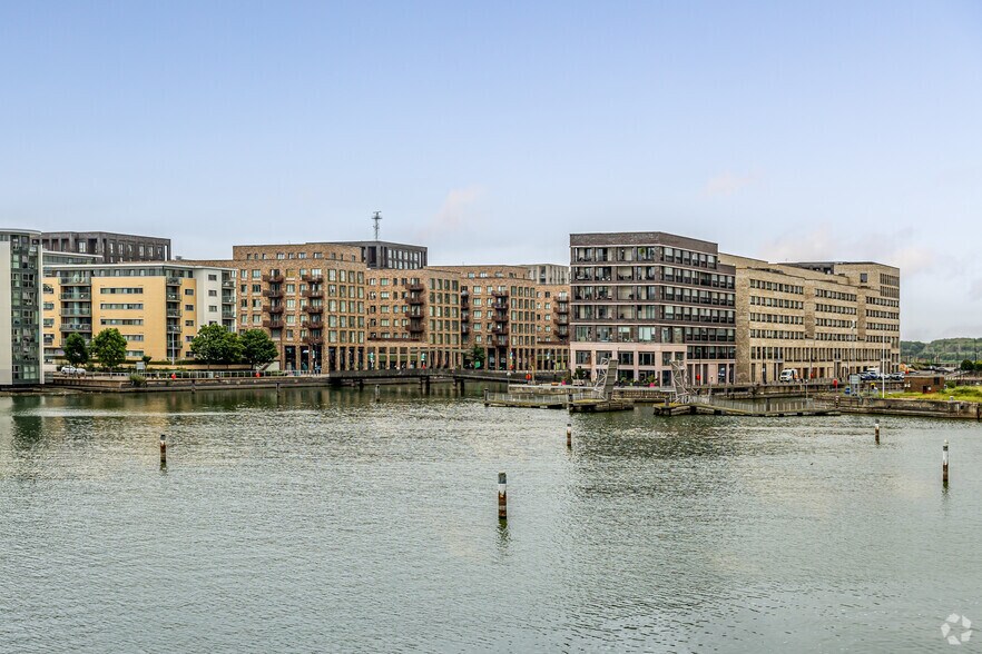 12-15 Upper Dock Walk, Londres à louer - Photo de l’immeuble – Image 2 sur 5