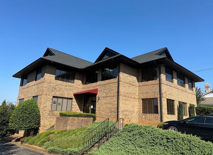 292 S Pine St, Spartanburg, SC à louer - Photo de l’immeuble – Image 1 sur 5