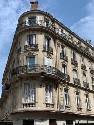54 Rue De Ponthieu, Paris à louer - Photo de l’immeuble – Image 1 sur 17