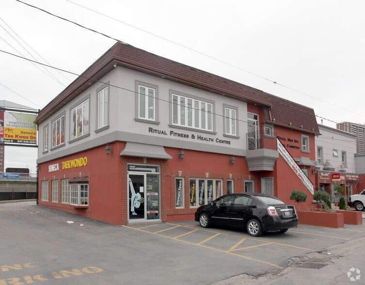 2b Rosemount Ave, Toronto, ON à louer - Photo principale – Image 1 sur 2