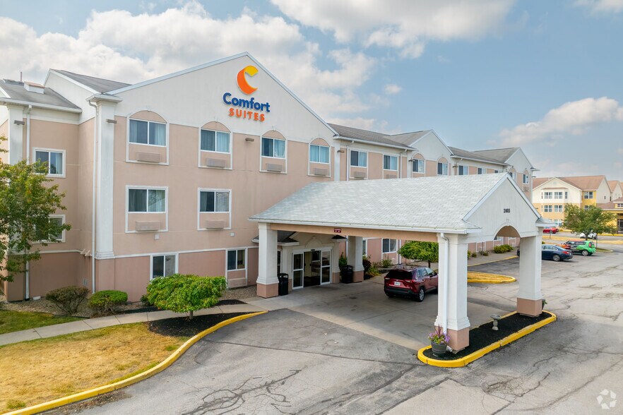 2085 Hylan Dr, Rochester, NY à vendre - Photo de l’immeuble – Image 1 sur 22