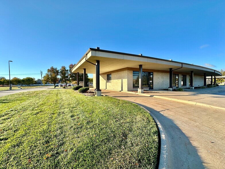 9727 E Shannon Woods St, Wichita, KS à louer - Photo de l’immeuble – Image 2 sur 9