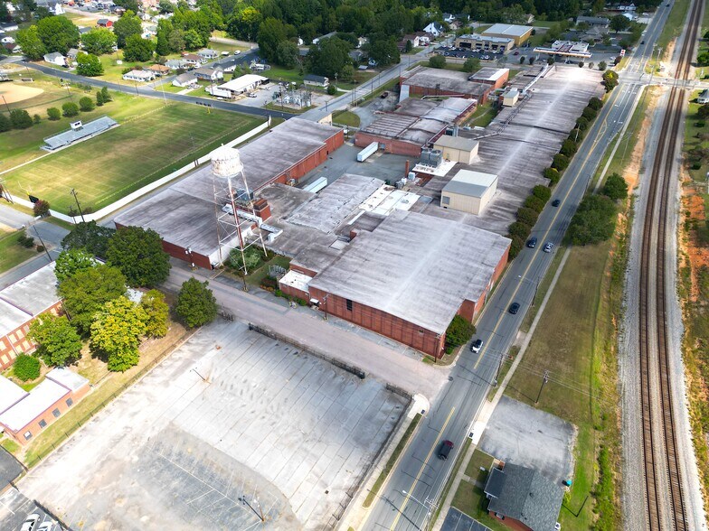 100 S Main St, Landis, NC à louer - Photo de l’immeuble – Image 2 sur 8