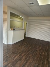 9708 Rockaway Blvd, Ozone Park, NY à vendre Photo intérieure– Image 2 sur 9