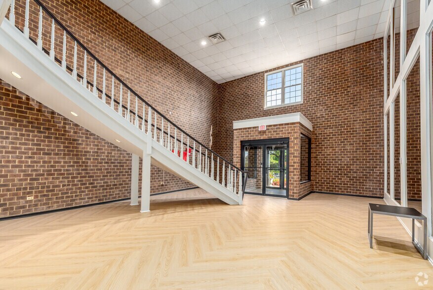 825 E Golf Rd, Arlington Heights, IL à vendre - Photo intérieure – Image 3 sur 18