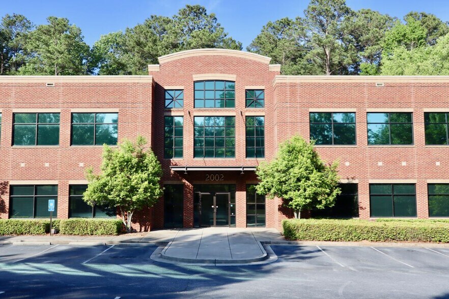 2002 Commerce Dr N, Peachtree City, GA à louer - Photo de l’immeuble – Image 2 sur 4