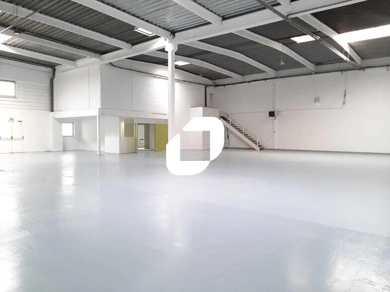 Bureau dans Trappes à louer - Photo de l’immeuble – Image 3 sur 6