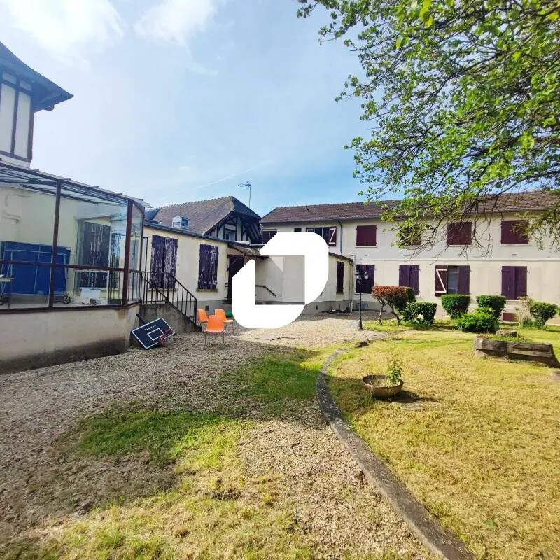 Bureau dans Mandres-les-Roses à louer Photo de l’immeuble– Image 1 sur 6