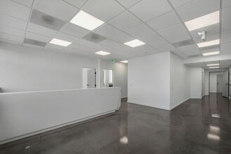 240 S La Cienega Blvd, Beverly Hills, CA à louer Photo intérieure– Image 2 sur 27