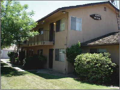 551 E 11th St, Hanford, CA à vendre - Photo de l’immeuble – Image 3 sur 8
