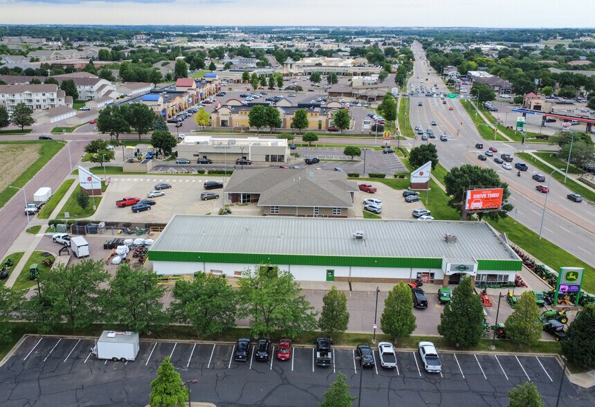 5220 S Grand Cir, Sioux Falls, SD à vendre - Photo de l’immeuble – Image 3 sur 22