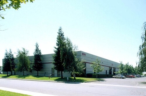 8220 Berry Ave, Sacramento, CA à louer - Photo de l’immeuble – Image 2 sur 4