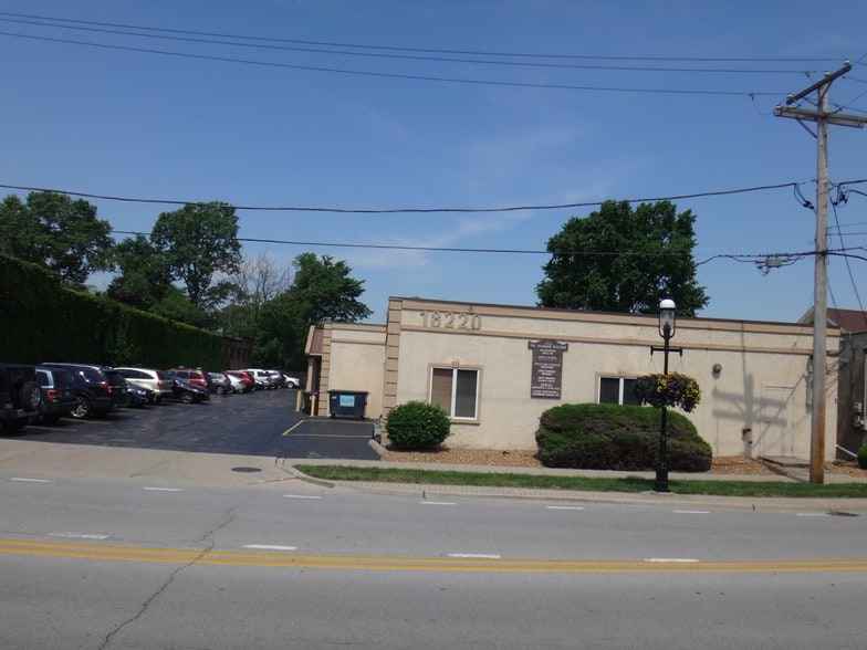 18220 Harwood Ave, Homewood, IL à vendre - Photo de l’immeuble – Image 3 sur 44