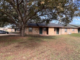 449 Fink St, Yoakum, TX à vendre - Photo principale – Image 2 sur 5