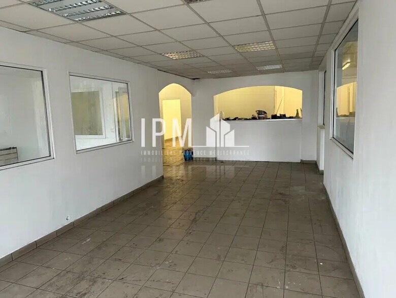 Local commercial dans Le Pontet à vendre - Photo de l’immeuble – Image 2 sur 5