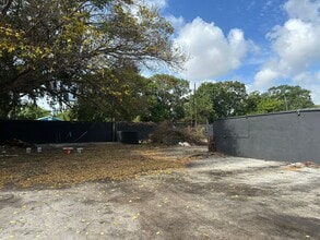 570 NW 54th St, Miami, FL à louer Autre– Image 1 sur 5